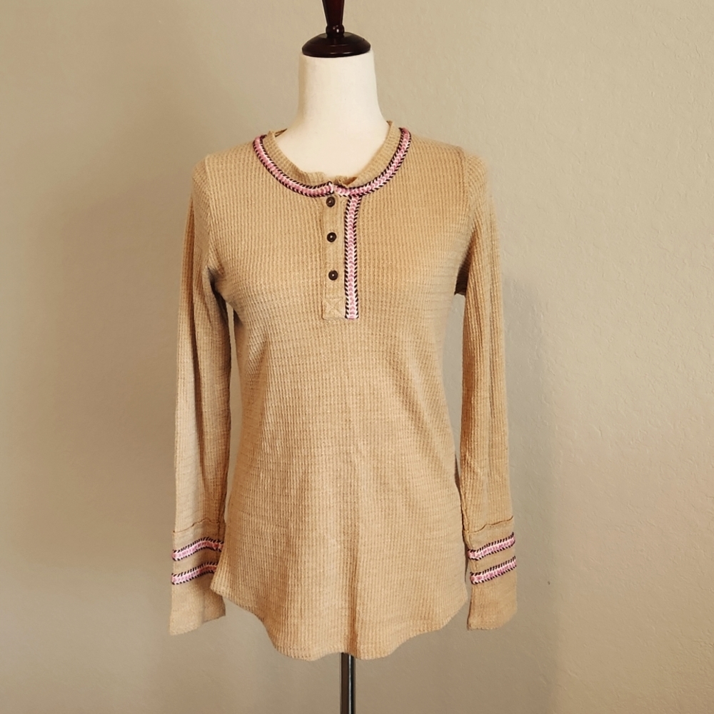 Maternity long sleeve waffle top, detailed pink brown stitching, small